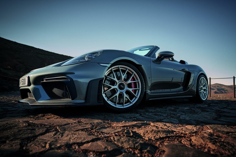 採用20吋的鍛造輪圈,可以看得出來霸氣感十足。