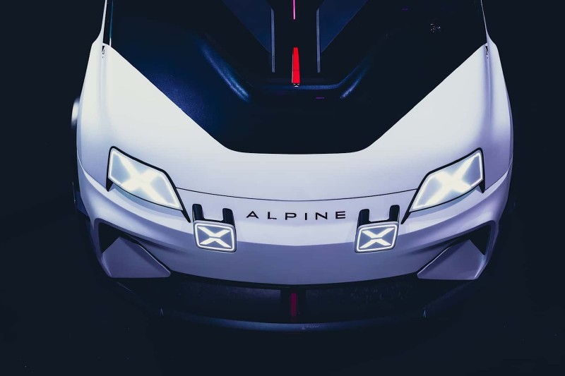 頭燈的樣貌相當具有特色，也看得出來空力表現應該不錯。