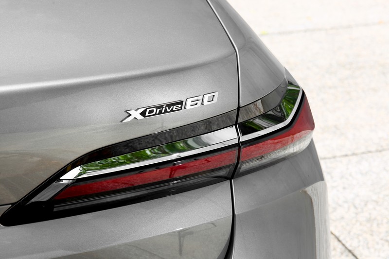 i7 xDrive60搭載第五代eDrive動力科技，配置105.7kWh鋰電池組，具有625公里續航里程。