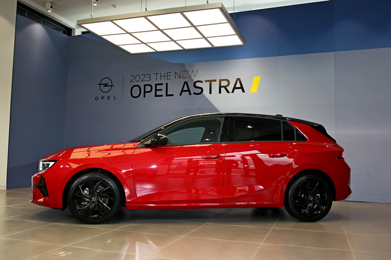 Astra車身尺碼為4,374mmX1,860mmX1,441mm、軸距2,675mm。