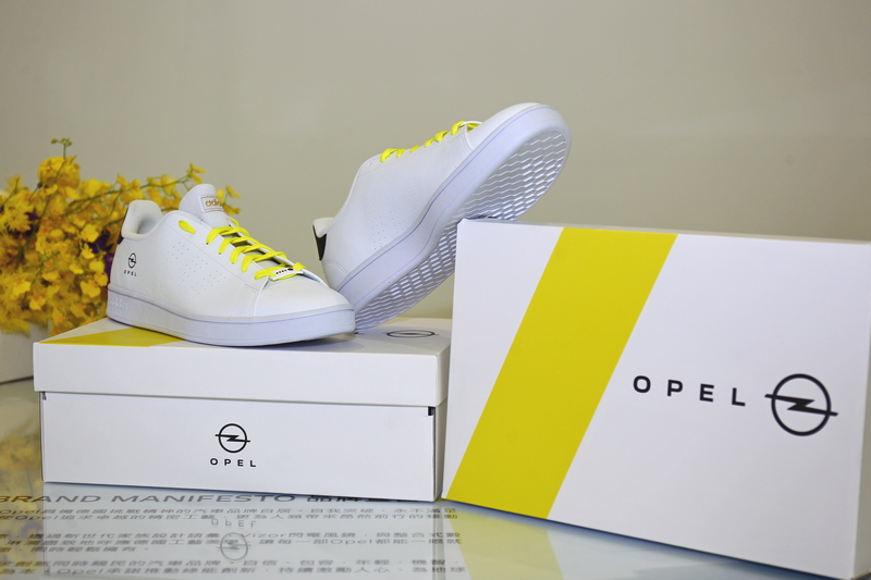 前100名預訂者將抽出兩位幸運者獲得Opel與Adidas聯名鞋款。