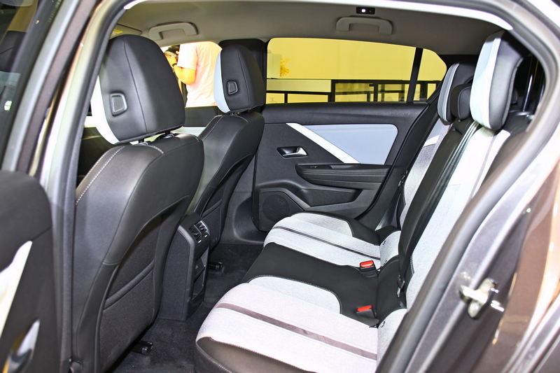 2,675mmˊ軸距提供後座一定舒適度。