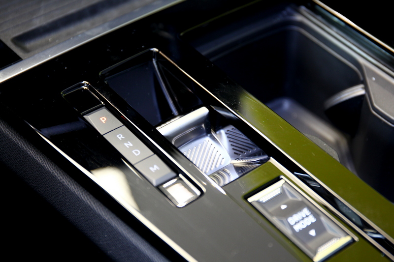 變速系統為八速手自排。