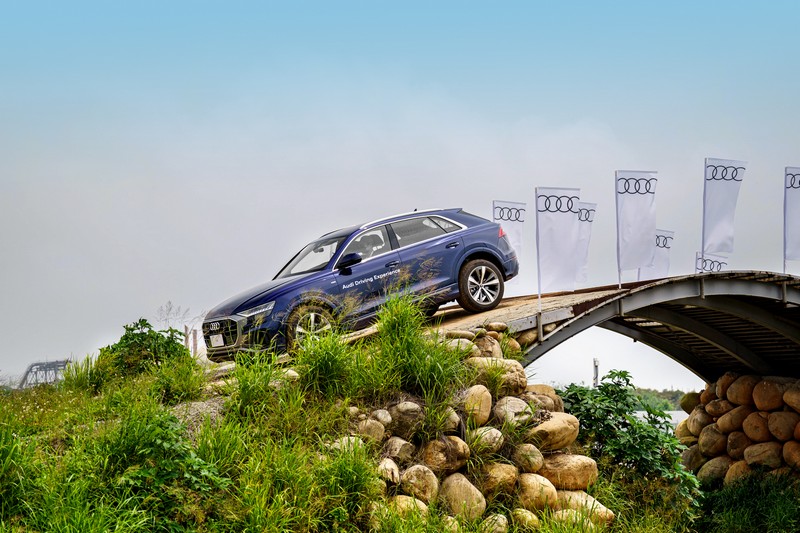 不知前方道路情況會讓人感到害怕，360度環景系統能讓駕駛掌握路況。