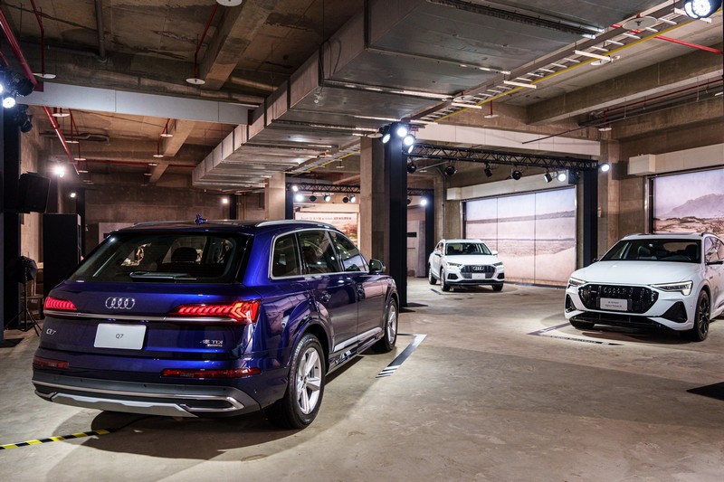 室內也擺放Q系列車型與e-tron。