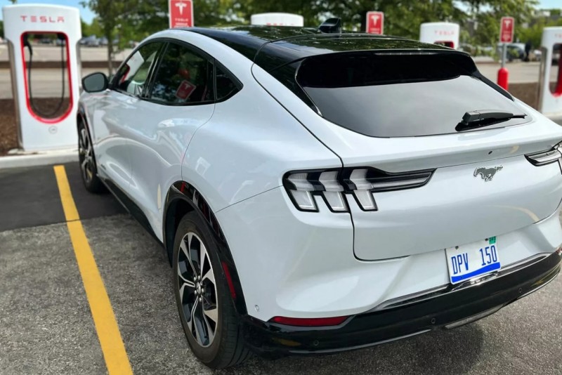 福特未來的電動車將會直接使用與特斯拉相同的充電孔設計,可以直接使用特斯拉超充網絡。