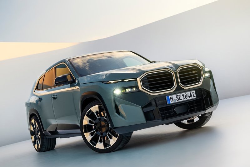 設計總監表示以後BMW設計會朝向簡潔,會依車型身形比例來規劃水箱護罩尺寸。