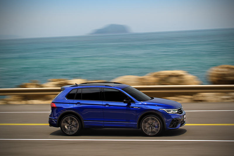Tiguan R僅需4.9秒便能完成0-100km/h加速，極速甚至上看電子限速後的250km/h！