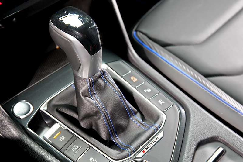 透過7速DSG雙離合器自手排變速系統協力，澎湃輸出轉瞬便傳遞至四只緊黏地面的車輪。