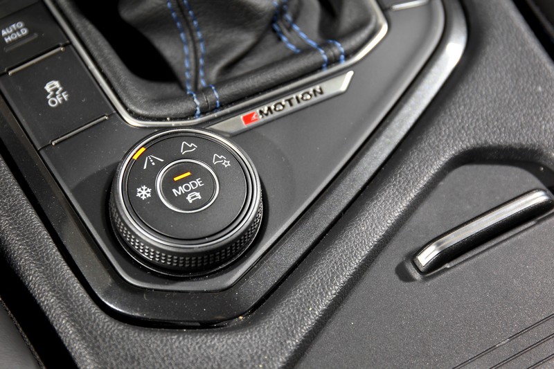 既然配置4MOTION主動式智慧型四輪驅動系統,當然也具備越野模式控制選項。