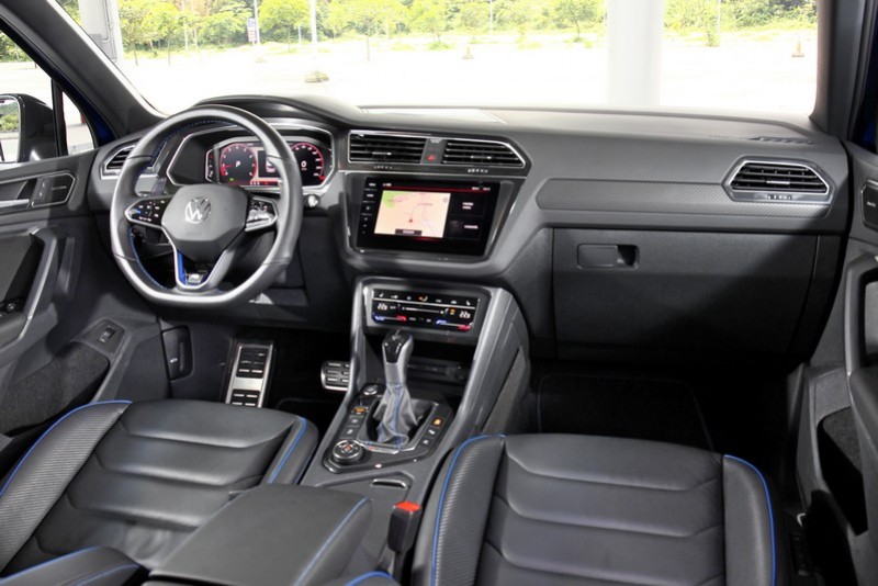 Tiguan R仍是款道道地地的SUV,具備開闊寬敞的座艙空間理所當然。