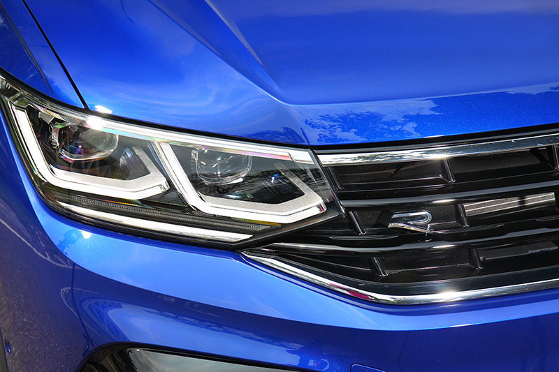 IQ.LIGHT智慧LED Matrix矩陣式頭燈具備多模式照明技術,能依據環境、車速、駕駛模式及轉向角度自動變化光型。