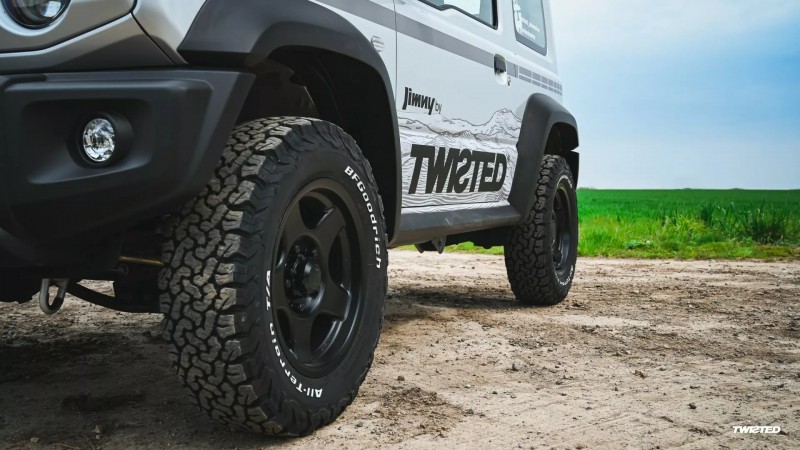 車輛除了升高之外,懸吊系統也有升級,讓舒適度以及操控感受更好。