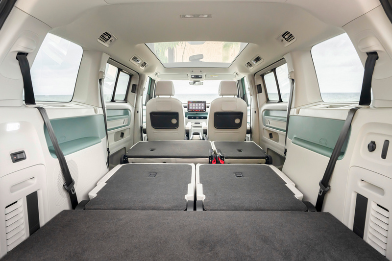 置物空間擁有2,469公升。