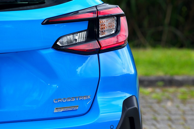 C型尾燈組與六角型水箱護罩散發濃厚的品牌樣貌。