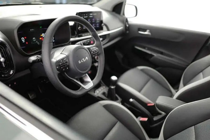 從圖片可看到小改Picanto配備數位儀表。