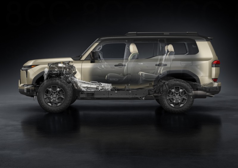 全新的底盤在越野表現上維持優秀水準,而操控性方面更是提升許多。