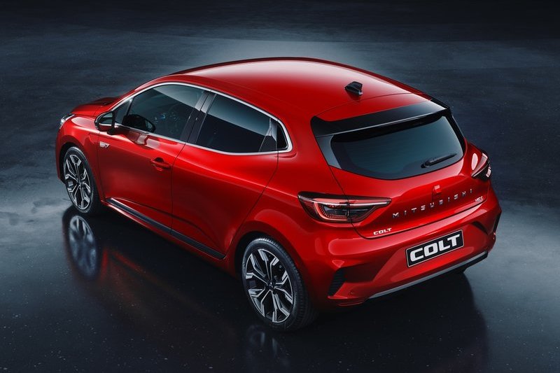 不過車側與車尾就和Clio相同。