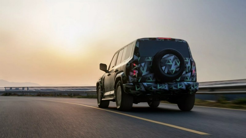 這輛純電休旅的外貌有點類似Defender，讓車迷們掀起討論。