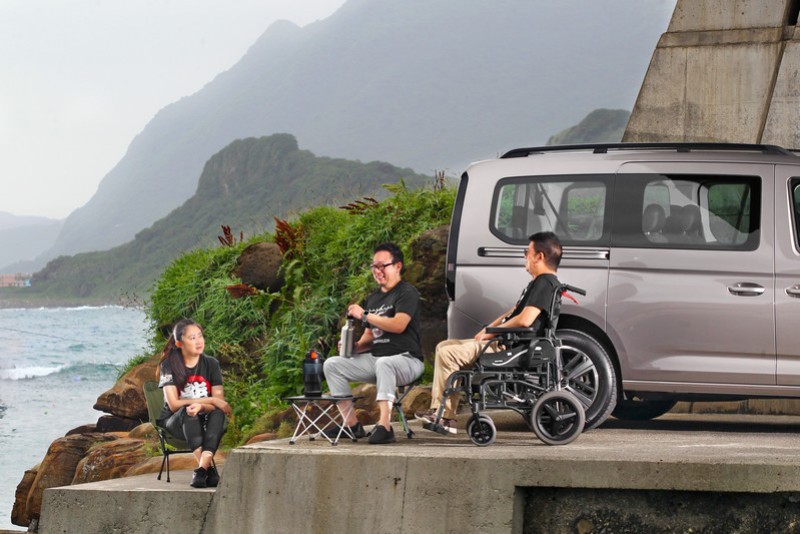 其實Caddy福祉車可真好用,不僅上下輪椅簡單輕鬆又安全,用以體驗VanLife更是十足合適。