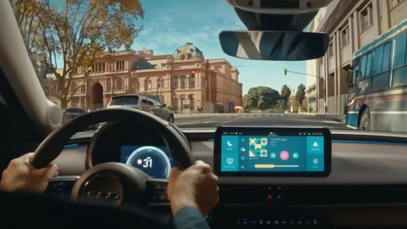 內裝有著數位儀表以及獨立的車載娛樂系統螢幕,看起來相當有著電動車的科技感。