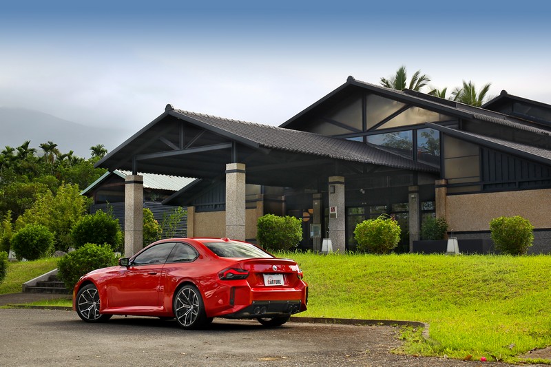 與2 Series不同M2有著更高調張狂的造型。