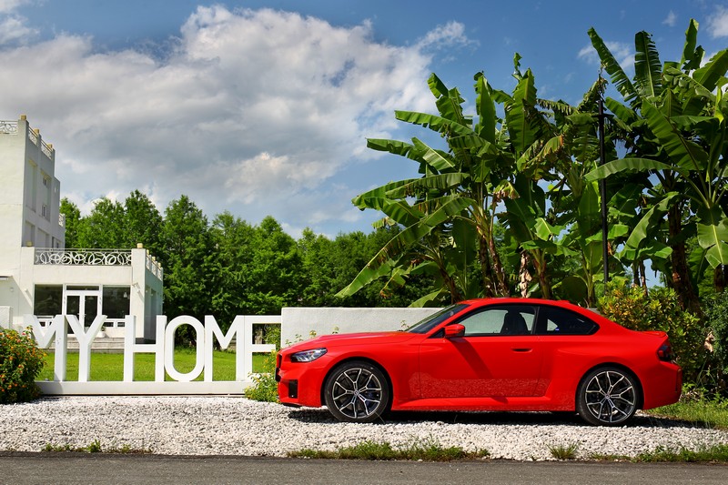 較2 Series增加49mm與方正且突出的後輪拱,M2的身型曲線相當迷人。