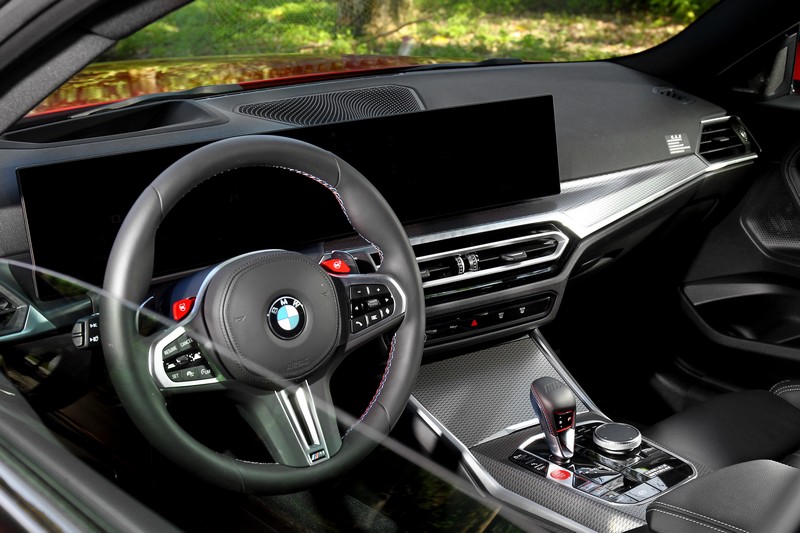 M2在座艙有營造出性能氛圍。