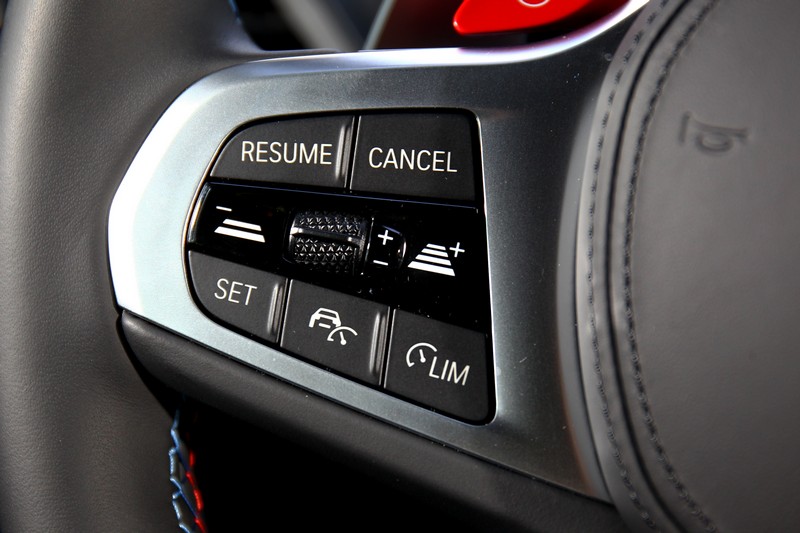 配備主動車距定速控制、盲點偵測警示、後方車流警示、後方防追撞警示。