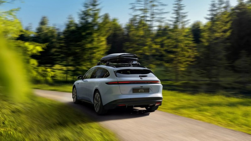 車輛擁有489匹的最大馬力，從靜止加速到時速100公里只需要4秒的時間。