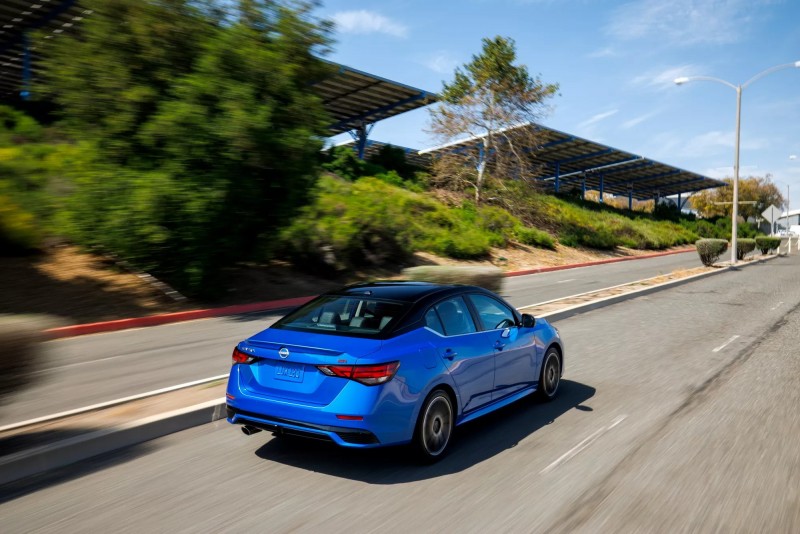 車尾部分的變化較小,但依舊還是有著相當年輕化的氛圍。