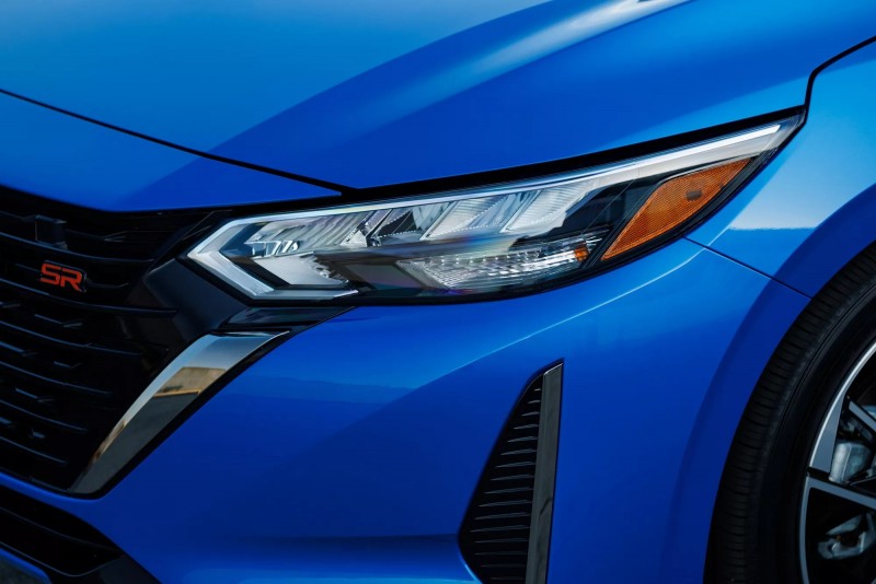 頭燈也換上了全新式樣,看起來更有現代感。