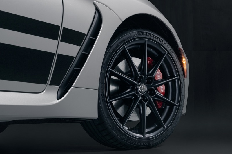 GR86 Trueno特仕車配置ZF Sachs懸吊系統和Brembo卡鉗。