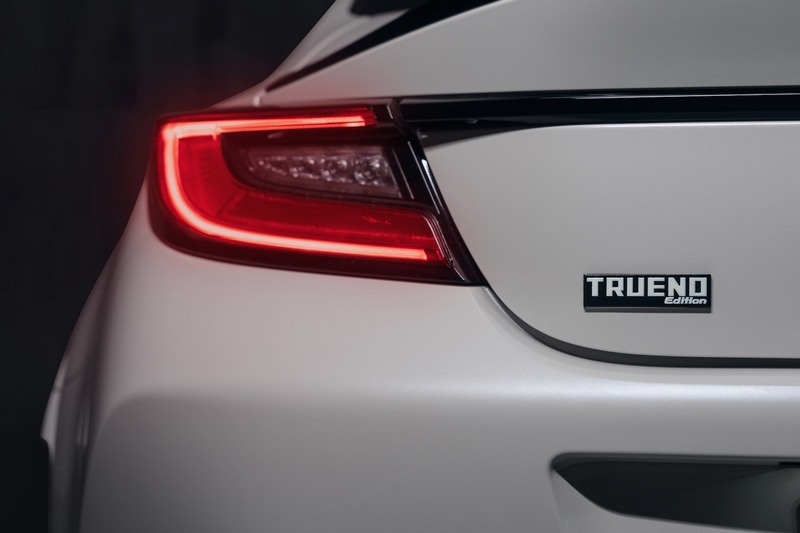 車頭、車側、車尾與排檔等處也附有Trueno銘牌。