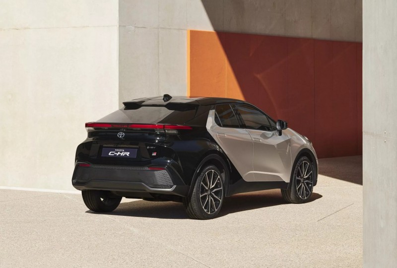 GR Sport的造性特色包含了20吋的輪圈，讓車輛看起來更有吸引力。