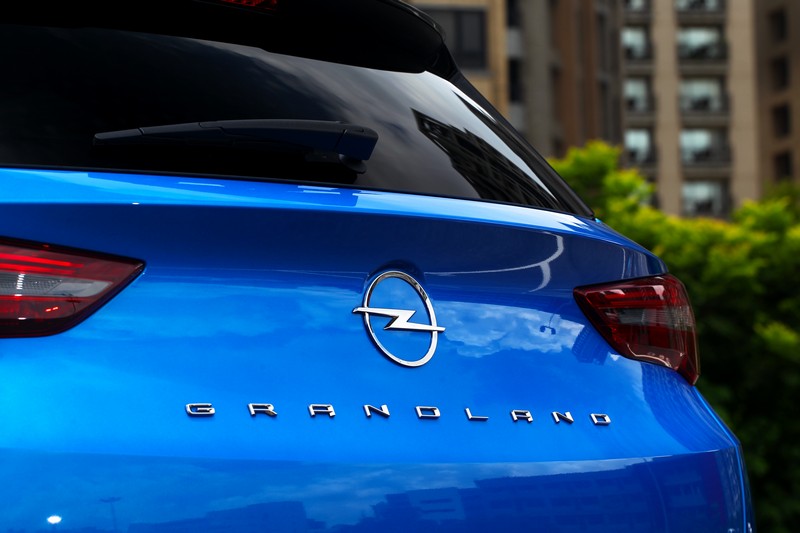 Grandland車身擁有豐富的層次線條。