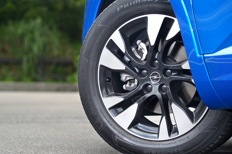 配225/55 R18圈胎。