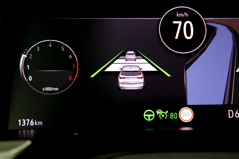 Opel Driver Assistance Systems智慧安全駕駛輔助系統具備全速域主動式固定車距定速巡航、車道置中輔助、前方碰撞警示、ETSR交通號誌辨識、SBZA 盲點偵測警示等多項功能。