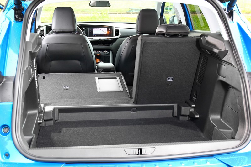 行李廂具有514~1,652公升容積。