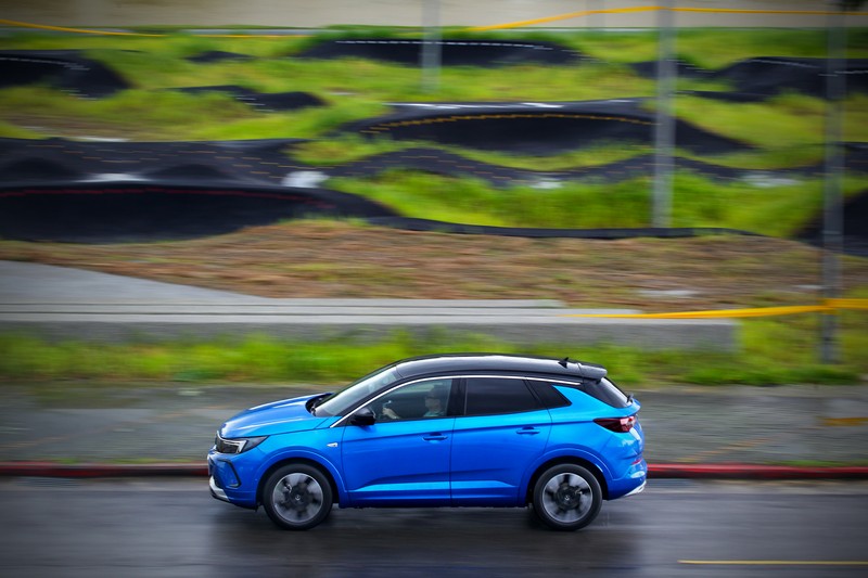 Grandland擁有相當輕盈加速表現，就算中高速再加速也有足夠能量。