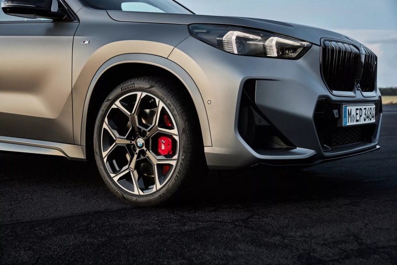 輪框標配19吋，可以選配20吋以及高性能輪胎。