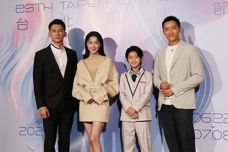 【車勢星聞】影音/拉力賽主題電影《我和我的賽車老爸》世界首映,主演(左起)温昇豪、邵雨薇、陳少卉、陳澤耀
