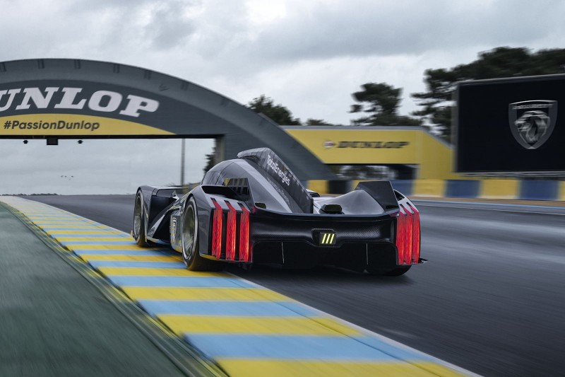 不論是車頭或是車尾,9X8這輛車與品牌量產車擁有相同了設計語彙。