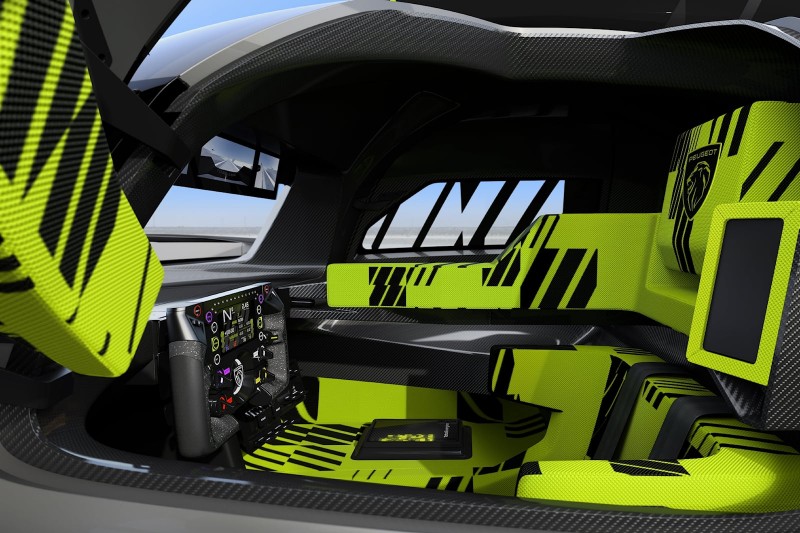 駕駛艙內的鋪陳也相當特別,也讓人好奇如果真的量產化之後將會有什麼樣的設計。