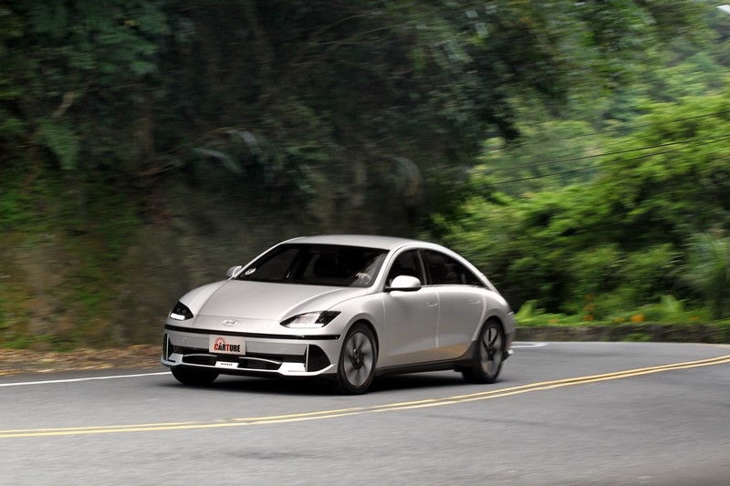 225hp/35.6kgm動力輸出加速不會有突如其來讓人不適的推力。