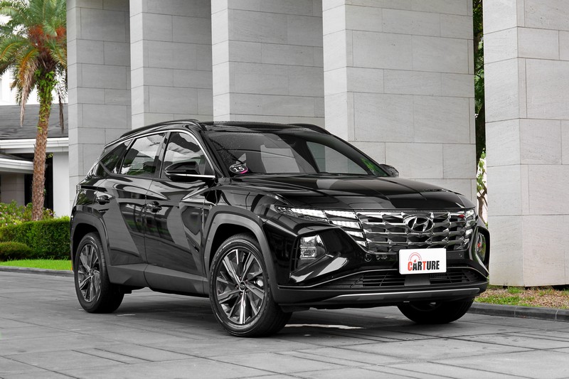 才剛上市還熱騰騰的Hyundai Tucson L Hybrid,是當前最新的油電複合動力新車。
