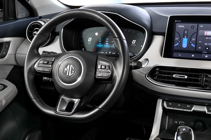 座艙鋪陳精緻細膩,堪稱同級SUV級距的內裝質感優等生。