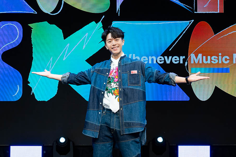 【車勢星聞】韋禮安18歲登大人報名駕訓班學開車、考駕照,笑稱是爸媽的「陰謀」。(圖:KKBOX提供)