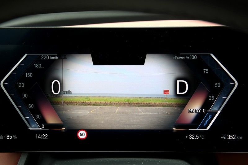 AR擴增實境畫面移至儀表。