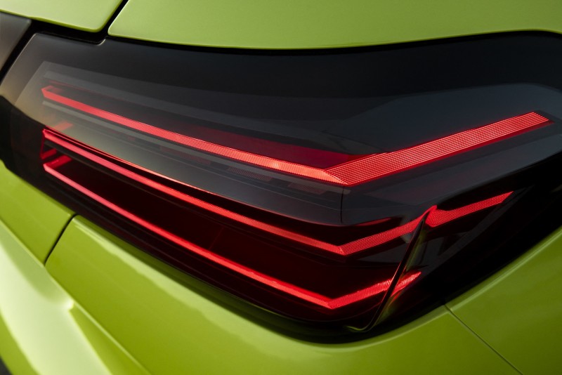 車尾的尾燈組具有十足的立體感,不論遠看還是近看都相當吸引人。